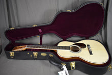 Load image into Gallery viewer, Martin Custom Shop 00-41 Koa