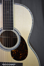 Load image into Gallery viewer, Martin Custom Shop 00-41 Koa