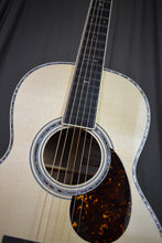 Load image into Gallery viewer, Martin Custom Shop 00-41 Koa
