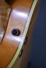 Load image into Gallery viewer, 2002 Tacoma M3E Mandolin