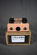 Load image into Gallery viewer, Caroline Arigato Phaser Vibrato