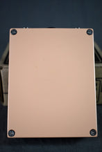 Load image into Gallery viewer, Caroline Arigato Phaser Vibrato