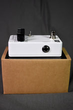 Load image into Gallery viewer, JHS 3 Series Distortion