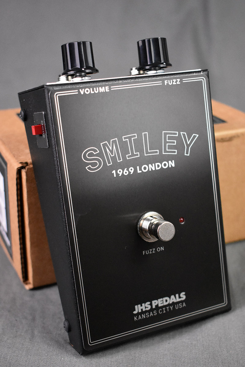 JHS Smiley 1969 London Fuzz – Telluride Music Co.