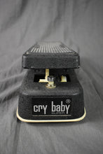 Load image into Gallery viewer, 1970s Jen Cry Baby Super 250.422 (White Fasel)