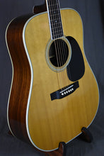 Load image into Gallery viewer, 1976 Martin D-35