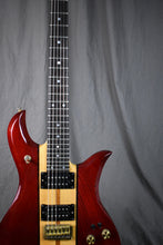 Load image into Gallery viewer, 1985 Quest Stereo Guitar