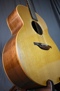 2000 Lowden O-23 Cedar/Walnut