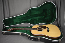 Load image into Gallery viewer, 2002 Martin HD-28
