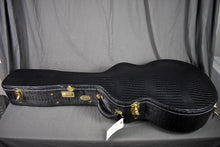 Load image into Gallery viewer, 2004 Buscarino Monarch