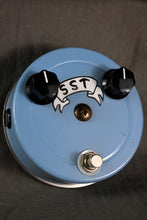 Load image into Gallery viewer, 2010s Kingston Orbiter SST Fuzz