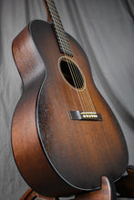 Load image into Gallery viewer, 2022 Iris RCM-000 All-Mahogany
