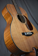 Load image into Gallery viewer, Bourgeois &quot;The Coupe&quot; 00-12 Custom Redwood AT Maple