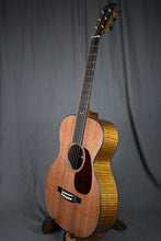 Load image into Gallery viewer, Bourgeois &quot;The Coupe&quot; 00-12 Custom Redwood AT Maple