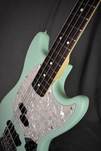 Load image into Gallery viewer, 2023 Fender American Performer Mustang Bass