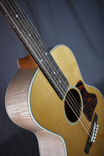 Load image into Gallery viewer, Bourgeois &quot;The Artist&quot; L-DBO 12-Fret Maple