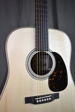 Load image into Gallery viewer, Martin Custom Shop D-28 Wild Grain