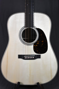 Martin Custom Shop D-28 Wild Grain