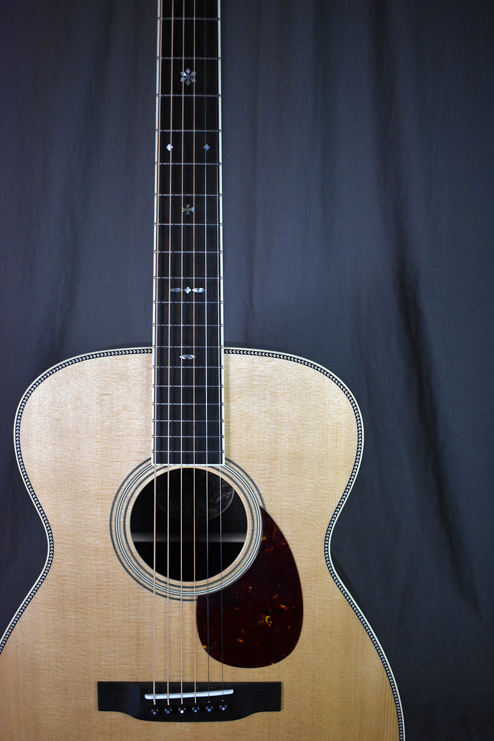 Collings 002H 14-Fret Old Growth Sitka & 42-Style Snowflakes