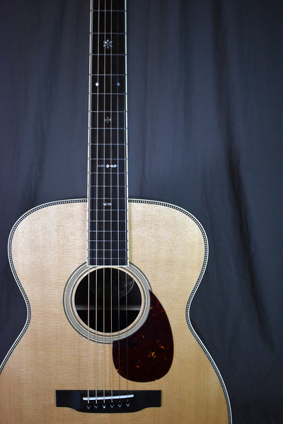 Collings 002H 14-Fret Old Growth Sitka & 42-Style Snowflakes