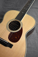 Load image into Gallery viewer, Collings 002H 14-Fret Old Growth Sitka &amp; 42-Style Snowflakes