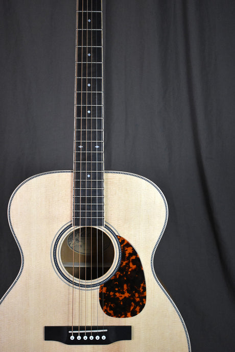 2025 Larrivée OM-40