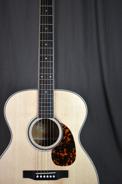 2025 Larrivée OM-40