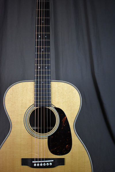 2025 Martin 00-28 Modern Deluxe