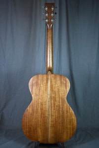 Martin 000-17