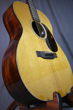 Load image into Gallery viewer, Martin 000E Retro Plus Mahogany