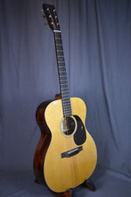 Load image into Gallery viewer, Martin 000E Retro Plus Mahogany