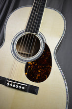 Load image into Gallery viewer, Martin Custom Shop 00-41 Koa