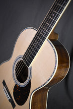Load image into Gallery viewer, Martin Custom Shop 00-41 Koa