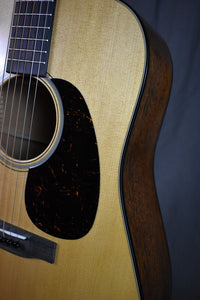 Martin D-18
