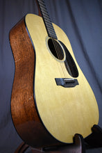 Load image into Gallery viewer, Martin D-18