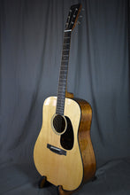 Load image into Gallery viewer, Martin D-18
