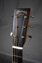 Load image into Gallery viewer, Martin D-18