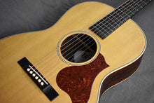 Load image into Gallery viewer, Iris RCM-000 Sinker Salmon Sitka / Cocobolo