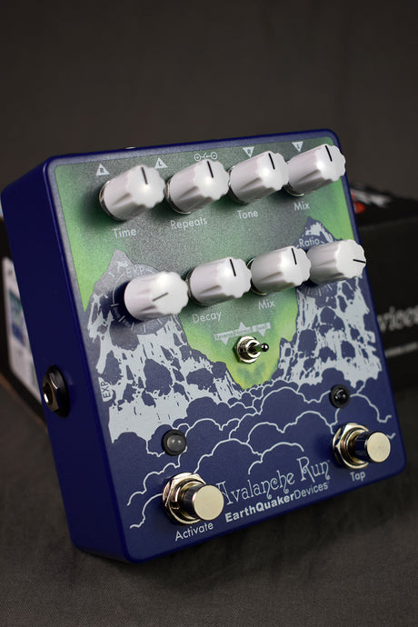 EarthQuaker Devices Avalanche Run V2 Aurora Borealis Edition