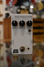 Load image into Gallery viewer, JHS 3 Series Ring Modulator