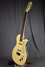 Load image into Gallery viewer, 2000 Danelectro &#39;56 U-2 Reissue Cream w/ PRS Premium gig bag