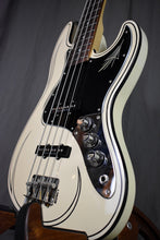 Load image into Gallery viewer, 2006-08 Fender CIJ Aerodyne J Bass AJB-80M #S046431