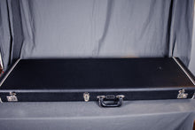Load image into Gallery viewer, 2006 Fender American Vintage &#39;75 Jazz Bass