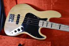 Load image into Gallery viewer, 2006 Fender American Vintage &#39;75 Jazz Bass