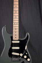 Load image into Gallery viewer, 2017 Fender American Professional Stratocaster