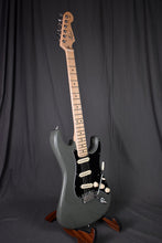 Load image into Gallery viewer, 2017 Fender American Professional Stratocaster