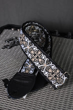 Load image into Gallery viewer, Souldier Constantine 1.5&quot; Black/White Strap