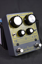 Load image into Gallery viewer, EarthQuaker Devices Gray Channel