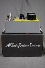 Load image into Gallery viewer, EarthQuaker Devices Gray Channel