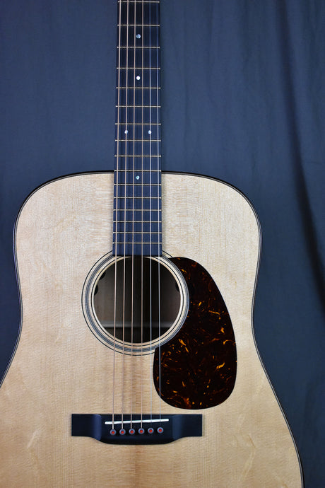 Martin D-18E Modern Deluxe